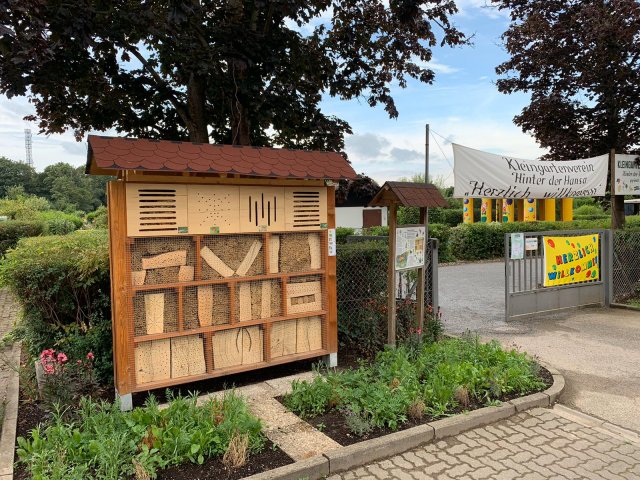 Insektenhotel in der Kleingartenanlage